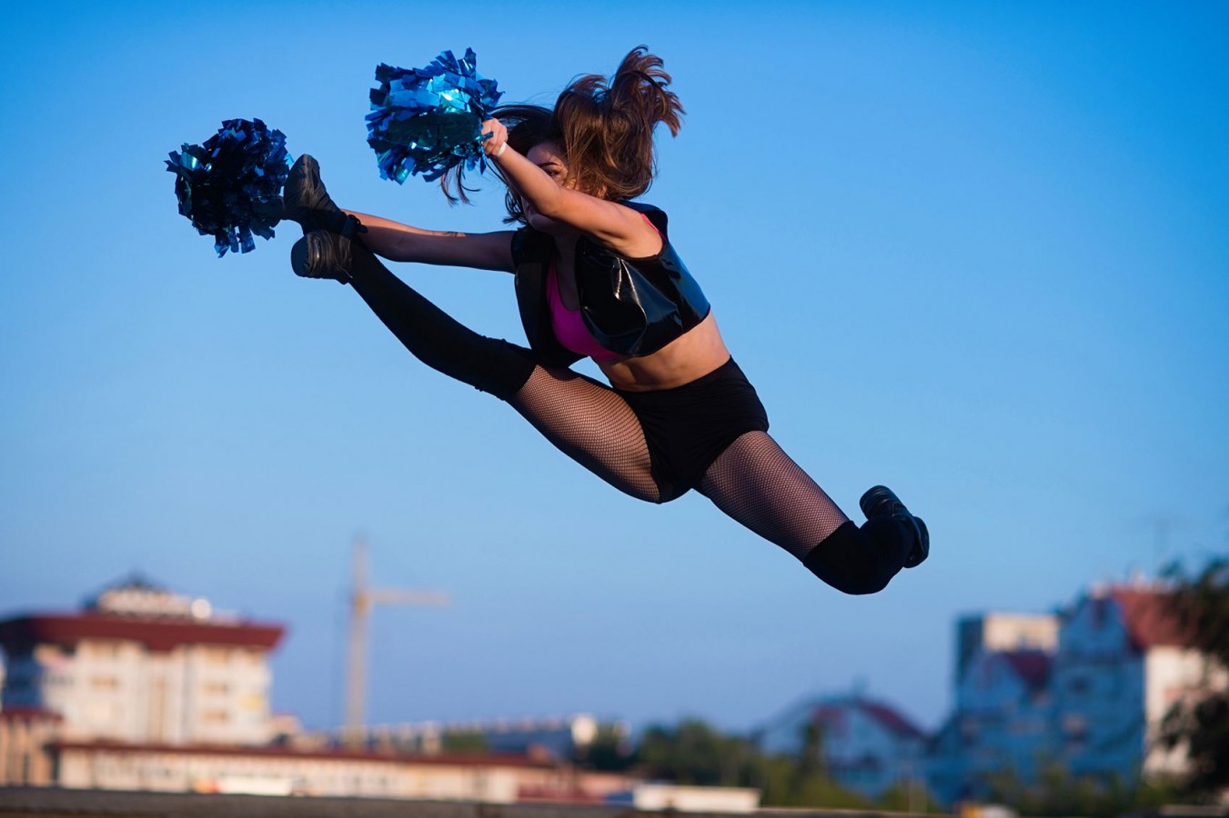 Cheerleading Toe Touch Jump: Technique and Training Tips