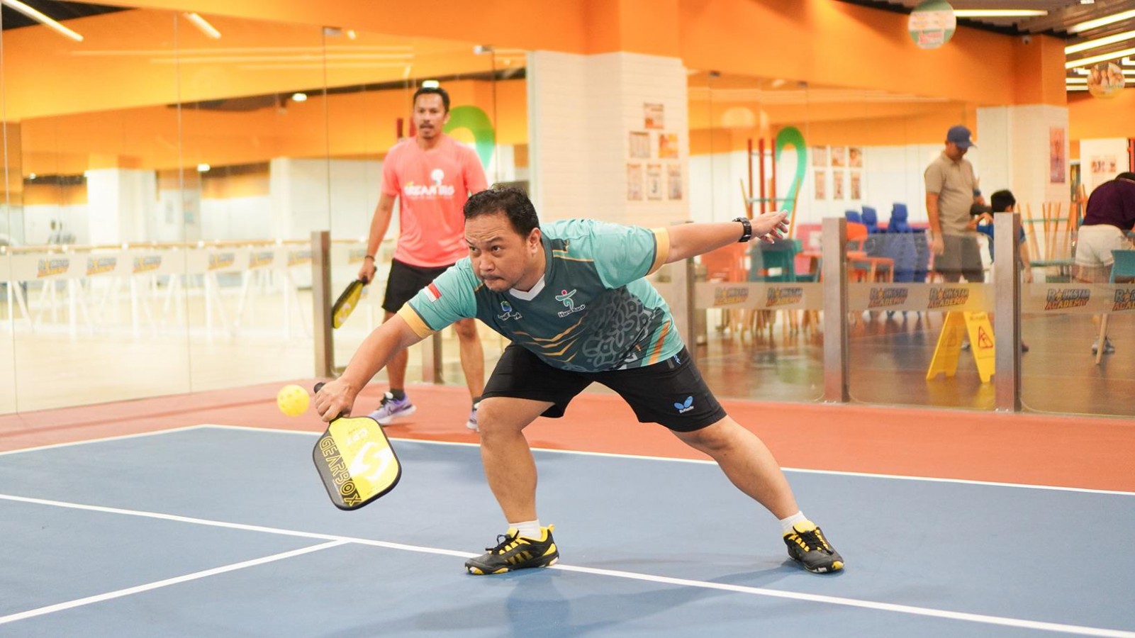 Top Tips for a Powerful Pickleball Serve